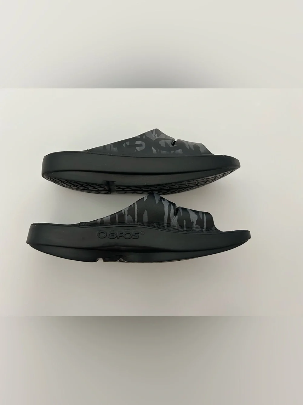 OOFOS OOahh Sport Slide Sandals Shoes Black Camo Recovery Comfort M8 W10 $70